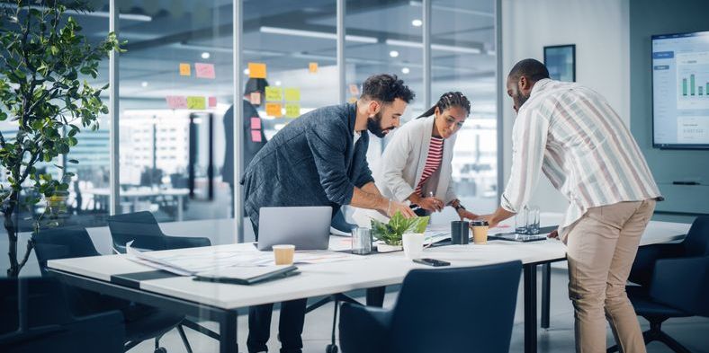 An E-commerce manager going over strategy with the internal team.
